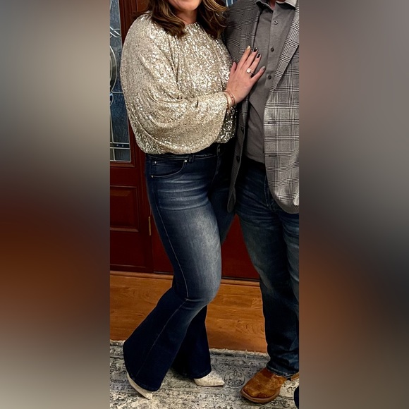 🔥Gianni bini Maurissa Sequin Long Sleeve. Silver. Amazing top! Worn one time! - Picture 4 of 8